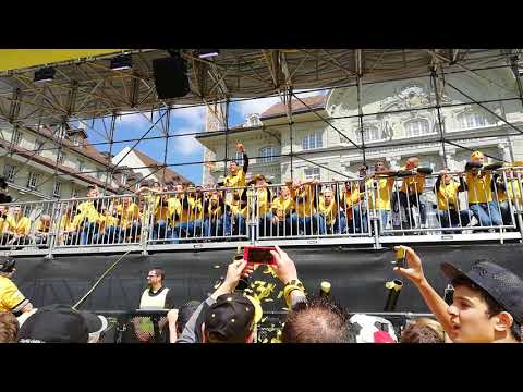 YB Meister 2018 feier auf Bundesplatz mit hoarau und co. song we love you vor dem Meisterumzug