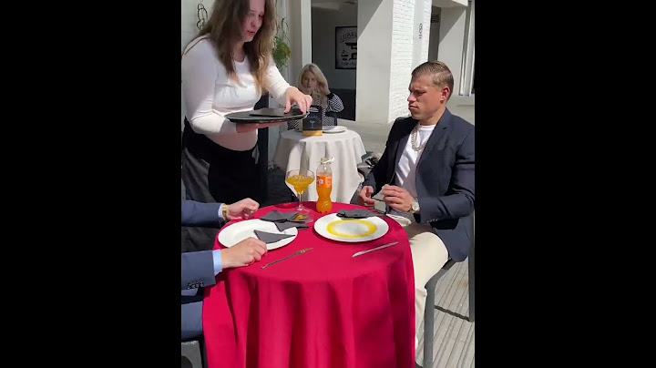 Customer's kindness helps pregnant waitress keep job