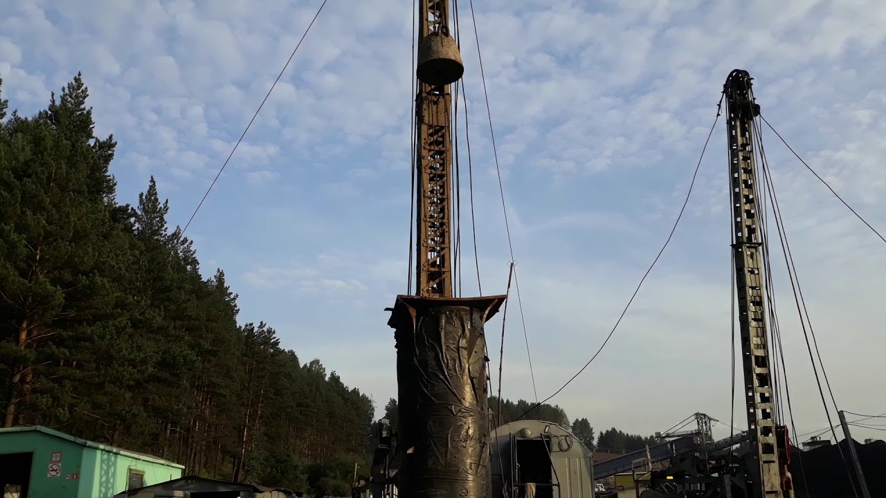 дабой обсадной трубы на станке УКС 30 с помощью бабы, ударным способом ...