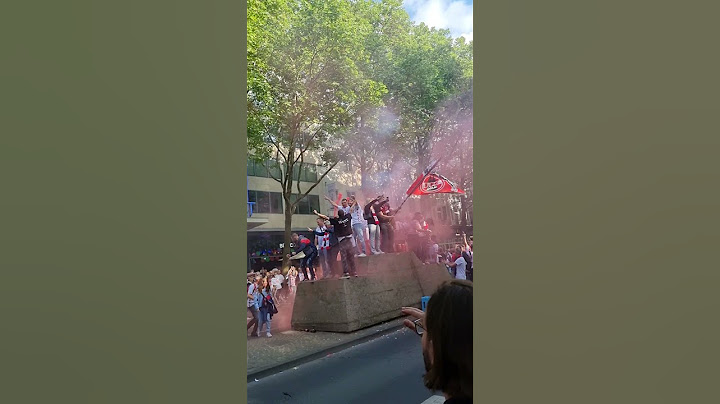 1.FC Köln - 1.FC Kaiserslautern - FC Fans feiern auf den Kölner Ringe den Aufstieg in die Bundesliga