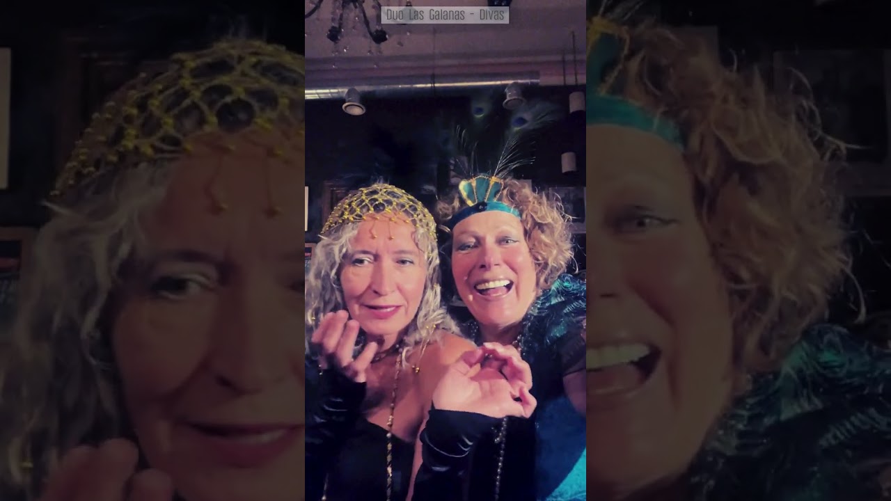 Das Duo Las Galanas tritt im Hinterhofsalon - Zwanziger Jahre Konzert