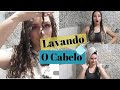 Como lavar os cabelos cacheados