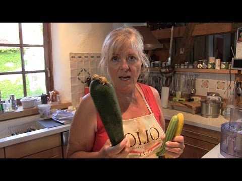 Heute habe ich ein super schnelles und leckeres Gemüse Rezept für euch mit Zucchini

Zutaten:
4 Zucc. 