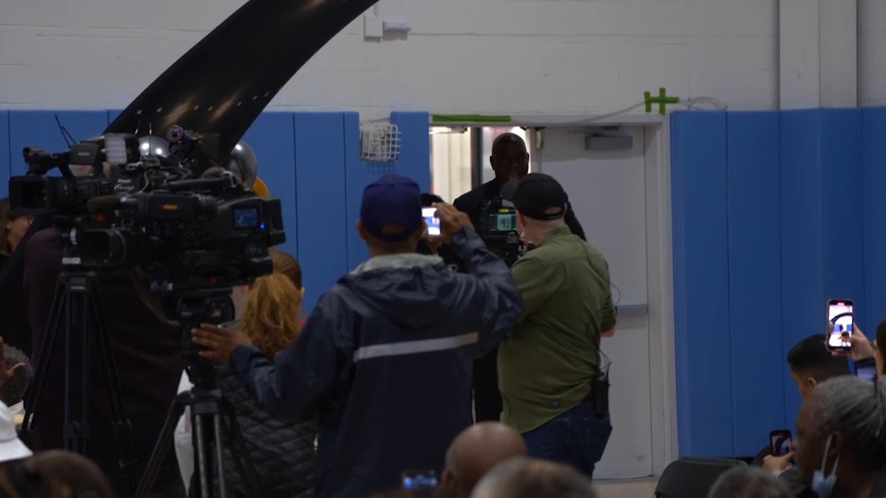 There's one team besides Lakers that Magic Johnson is interested in owning - the Knicks