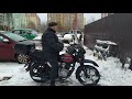 Горячий Bajaj Boxer по холодному снегу
