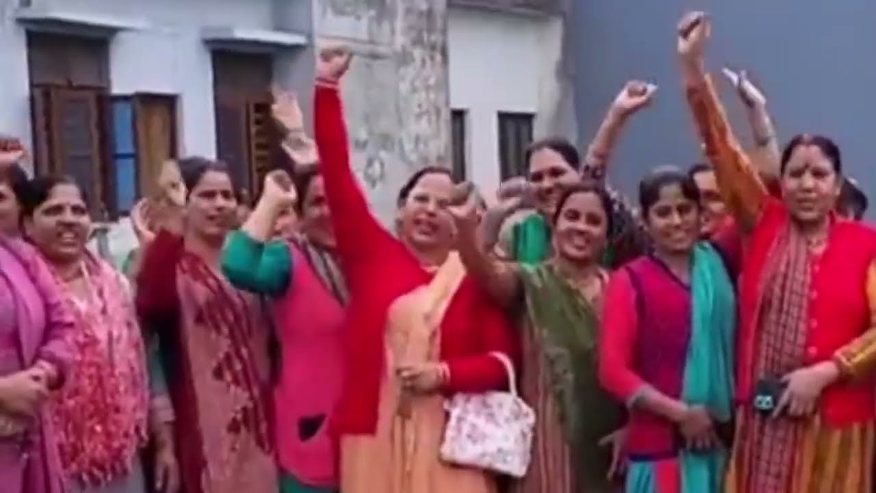 एक बार फिर से ऋषिकेश में महिलाओंका आक्रोश 😱😈 | अनीशा रागड़ कि मां को खुद आकर मांगनी पड़ेगी माफी