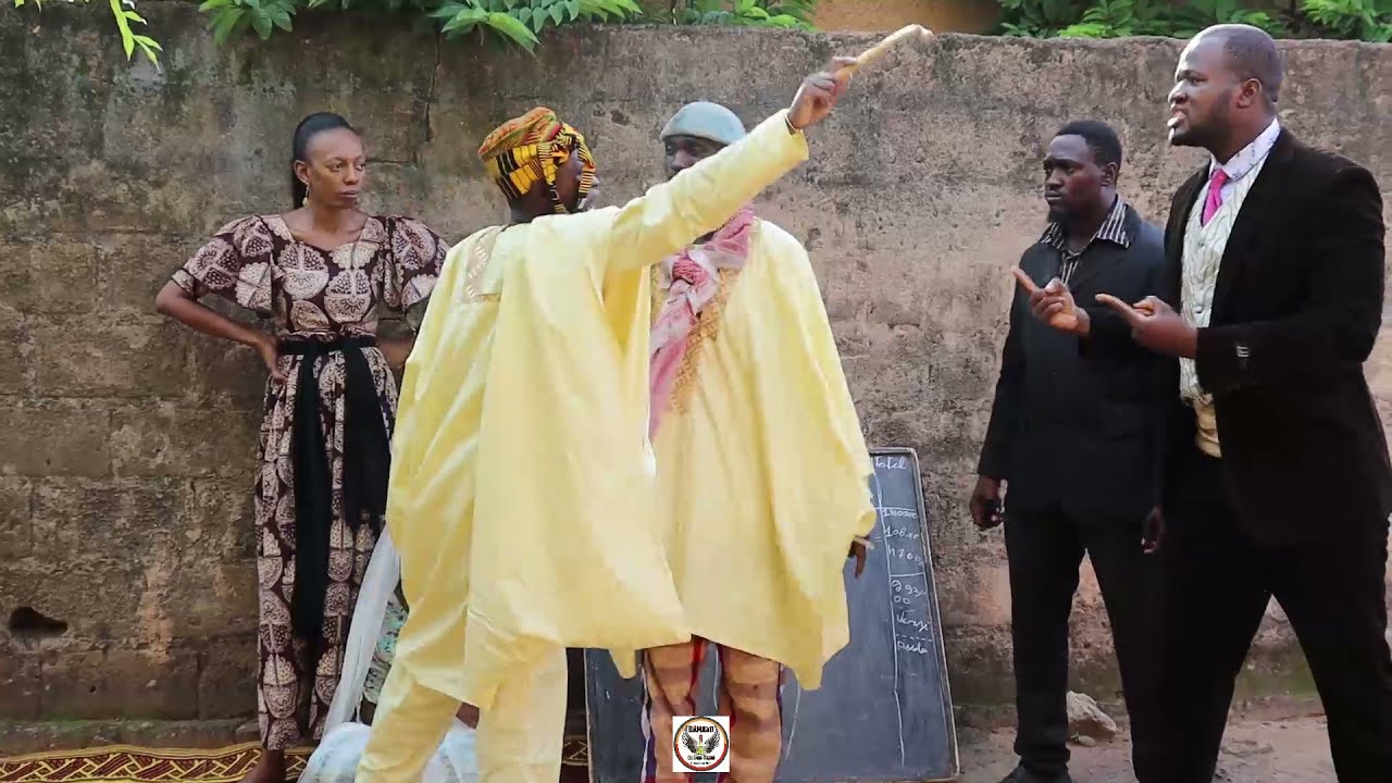 Le Fou Woroli et son Grio Diabate qui veut plus continuer le mariage de sa fille