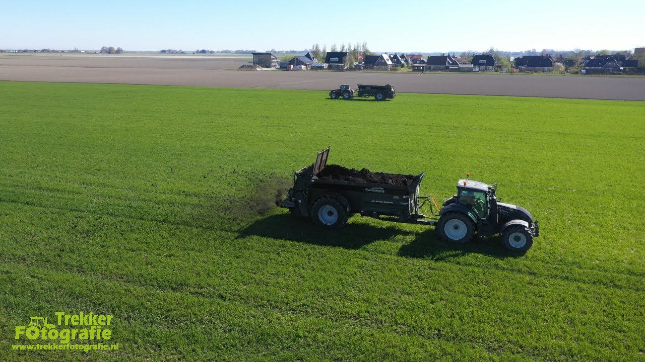 Mestseizoen 2020 AG de Vries aan het compost strooien