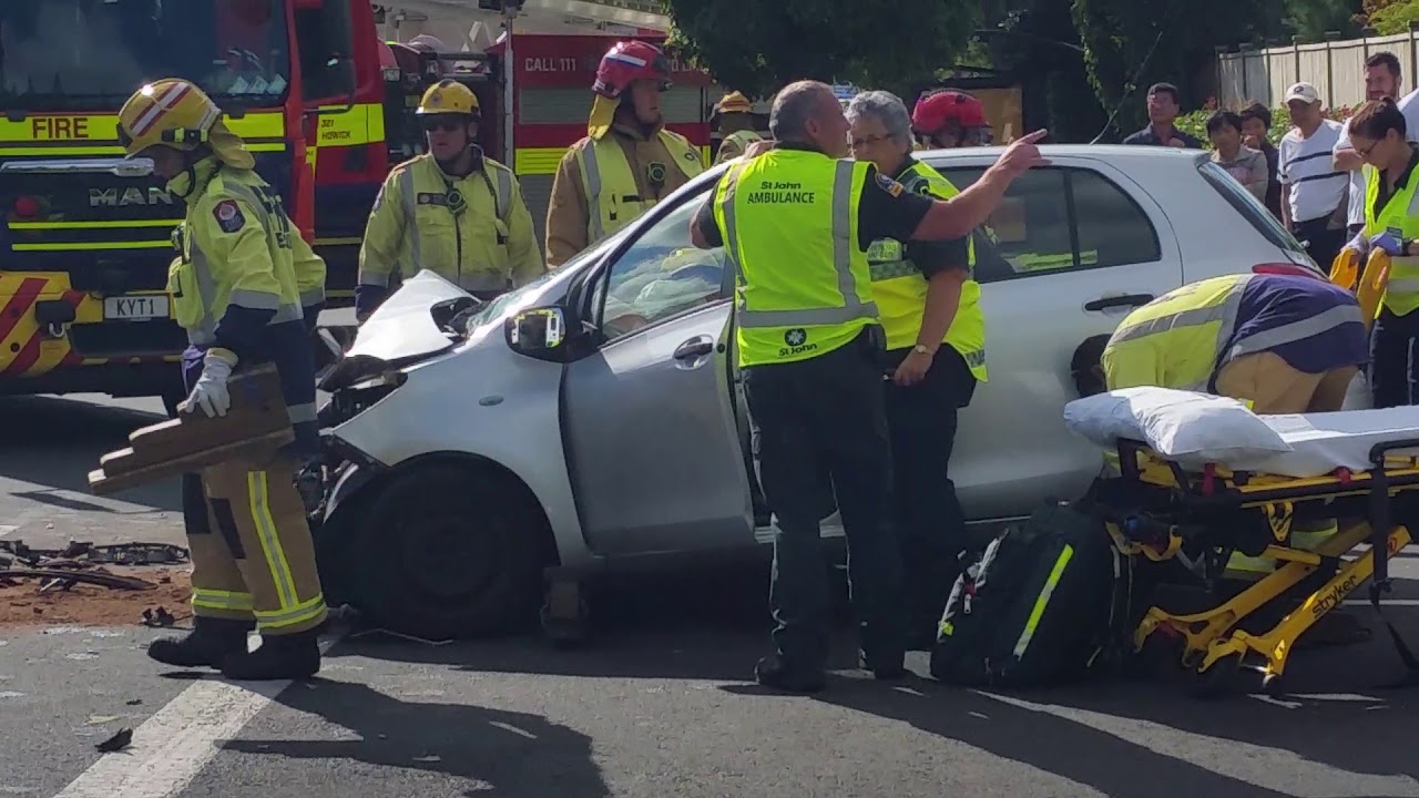 highland park car accident auckland new zealand YouTube