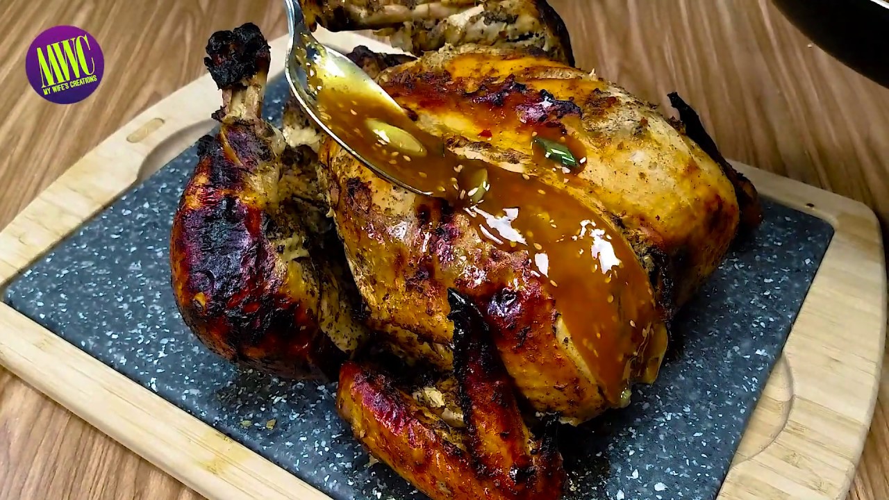 Pollo asado al horno jugoso y con la piel crujiente