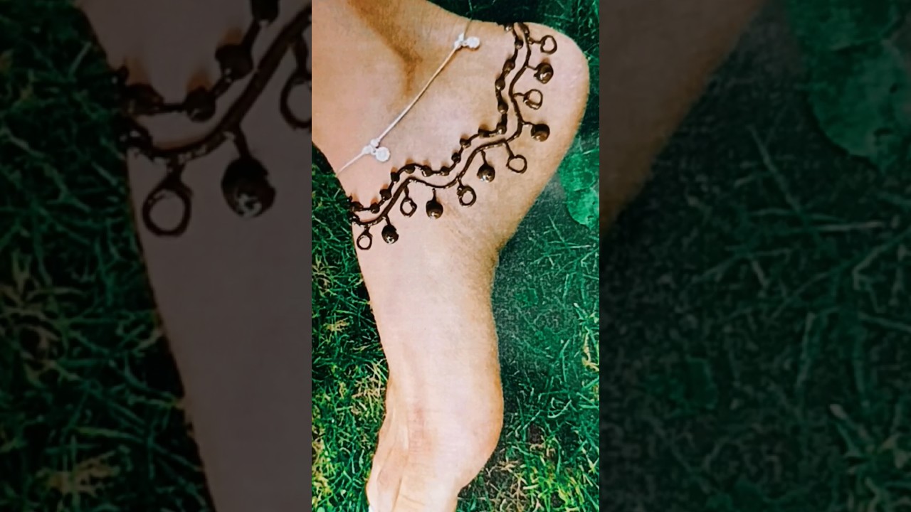 Ankle henna tattoo | Anklet tattoos, Ankle tattoo designs, Ankle bracelet  tattoo