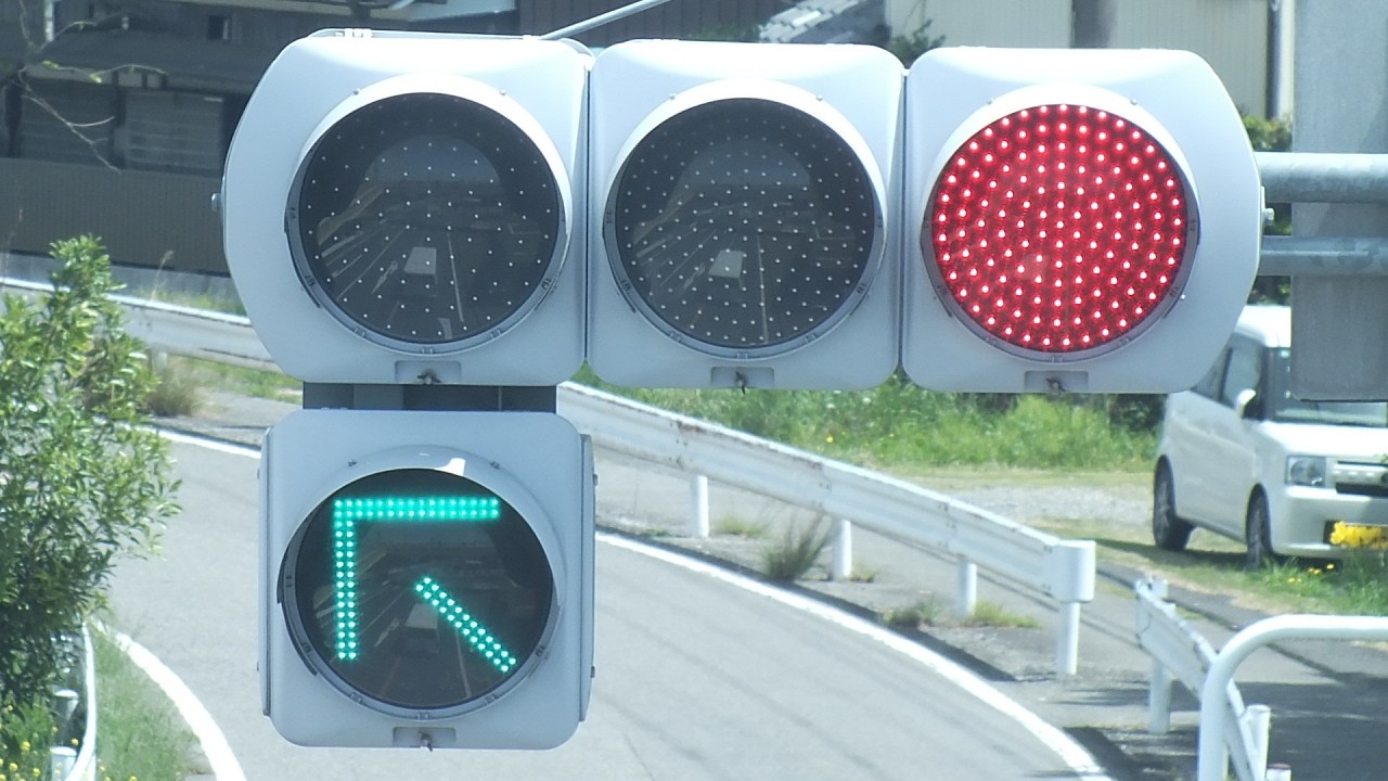 信号機】埼玉県熊谷市万吉のコイトTC2青6周ユニット短フード＋斜め左