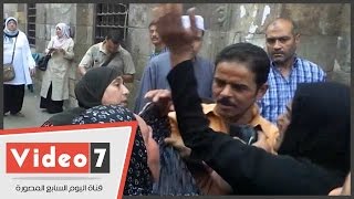 بالفيديو.. سيدة تتهم أهالى بولاق أبو العلا بزرع قنبلة الخارجية.. والأهالى يهتفون 