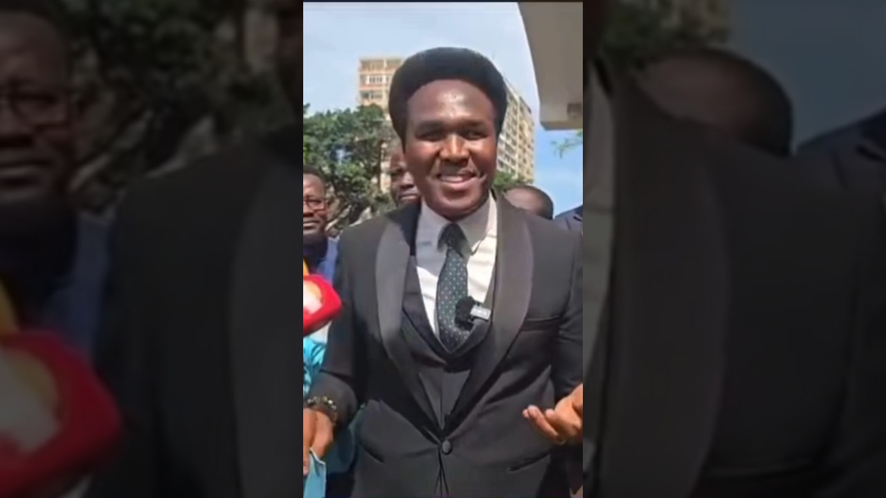 VENÂNCIO MONDLANE APRESENTOU NOVA BANDEIRA DE MOÇAMBIQUE 🇲🇿