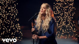 Video thumbnail of "Carrie Underwood - O Come All Ye Faithful (2021 Santa Claus Parade)"