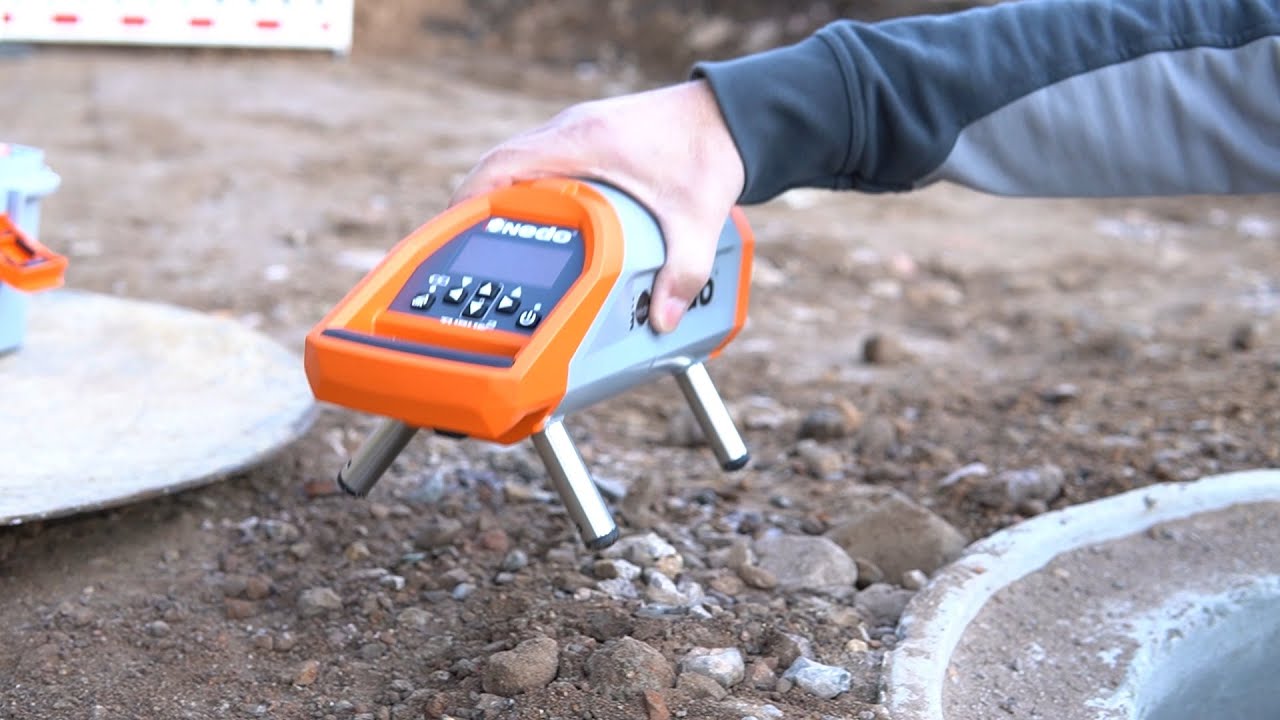 Nedo Kanalbaulaser TUBUS2 beim Verlegen von Rohren für die Gartenschau 2025 in Baiersbronn