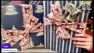 Wrapping Christmas presents! #giftwrapping #christmas #wrappinggifts