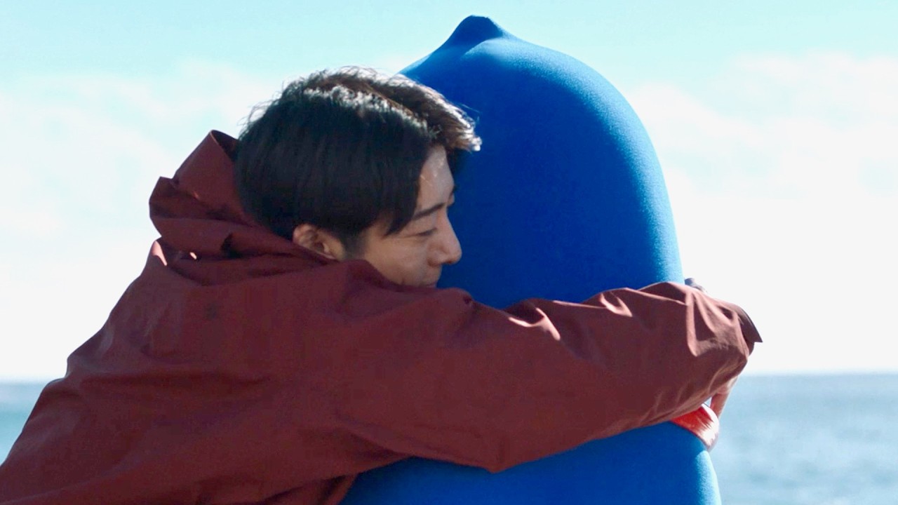 高橋一生、謎の生命体とイチャつく ほのぼの時間／Umios CM＋インタビュー＋メイキング