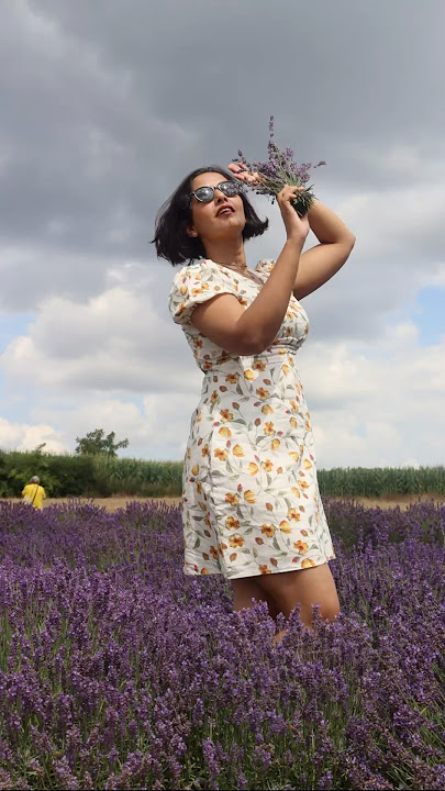 Photoshoot ideas #pose #fashion #style #photography #model #lavenderfields #beauty  #europetravel