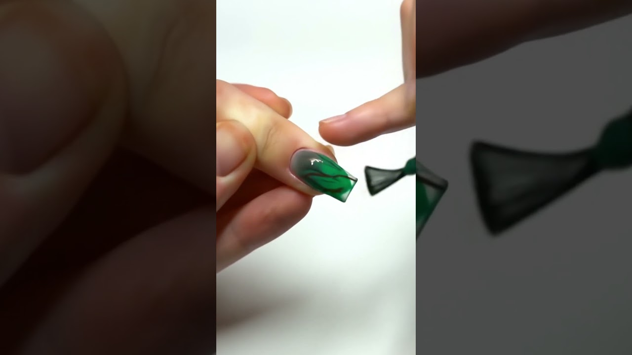 Green Ombré Nails just got a forest upgrade! 💚🌲