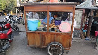 SALAH SATU SARAPAN TERENAK DI DEPAN STASIUN METRO TV JAKARTA !! INDONESIAN STREET FOOD