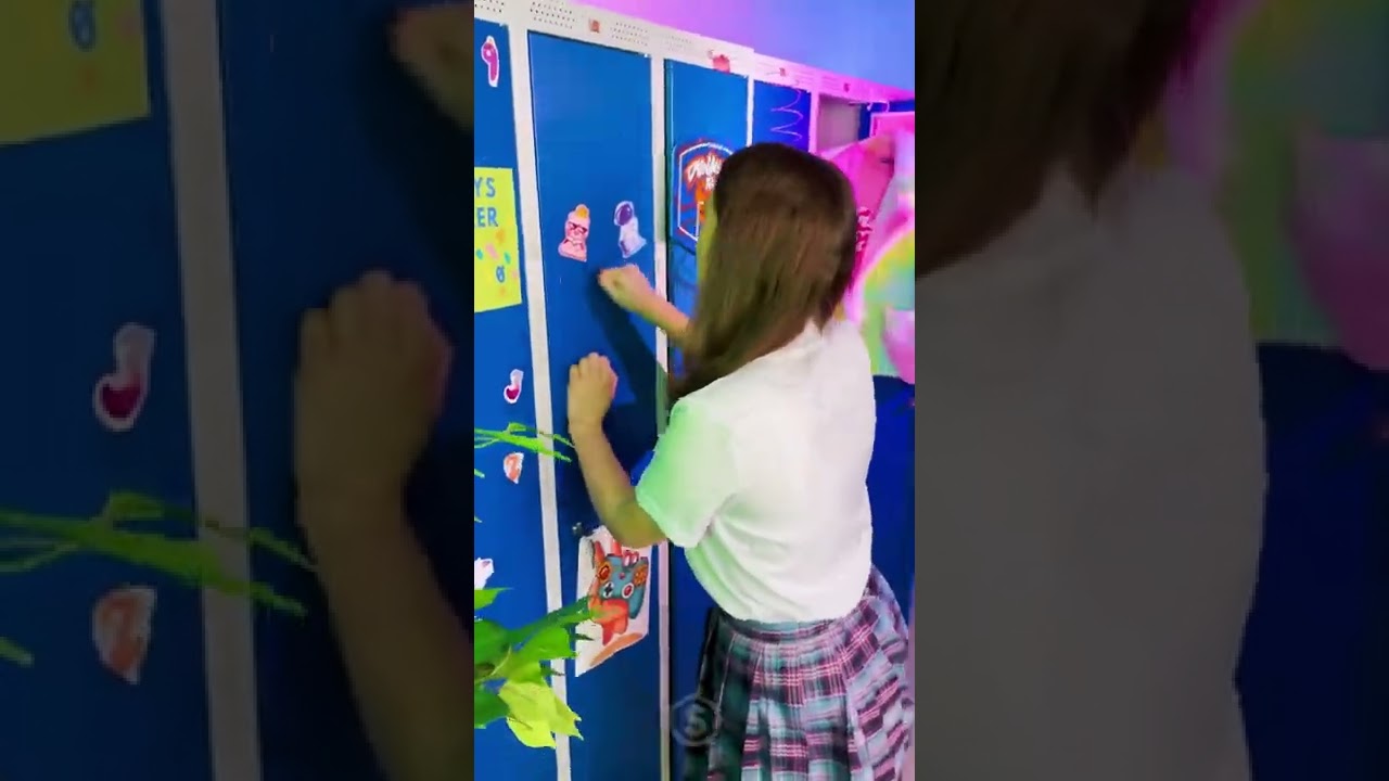 What’s Inside The Locker? 😨 She Totally DID NOT Expected That 