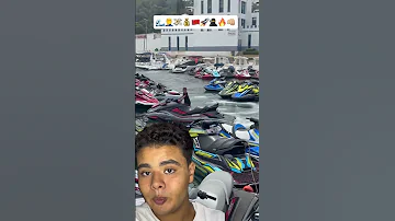 بعمل مع أبيه في ركن الجيتسكي عمل محركات Jetski Sea Parking اسبانيا 