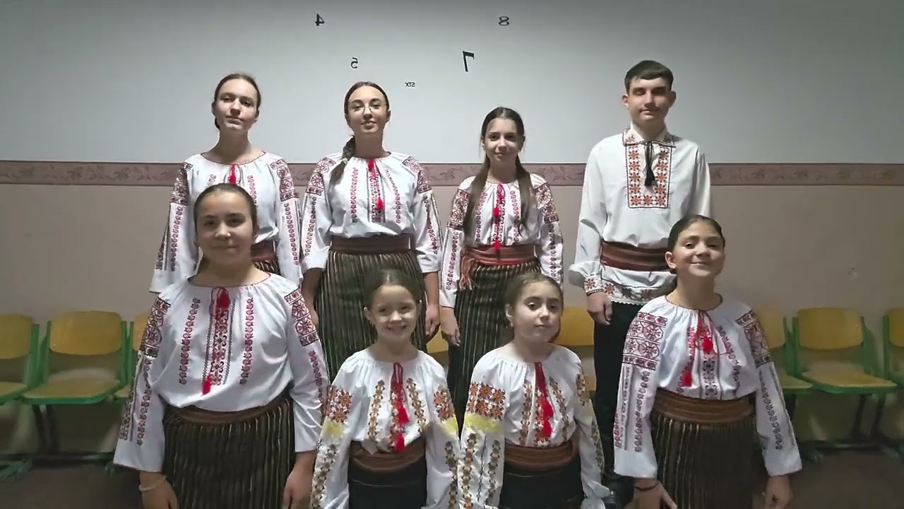 La mulți ani Românie!!! Interpretează elevii școlii de arte ,,Ion Gheorghe Ciorescu"