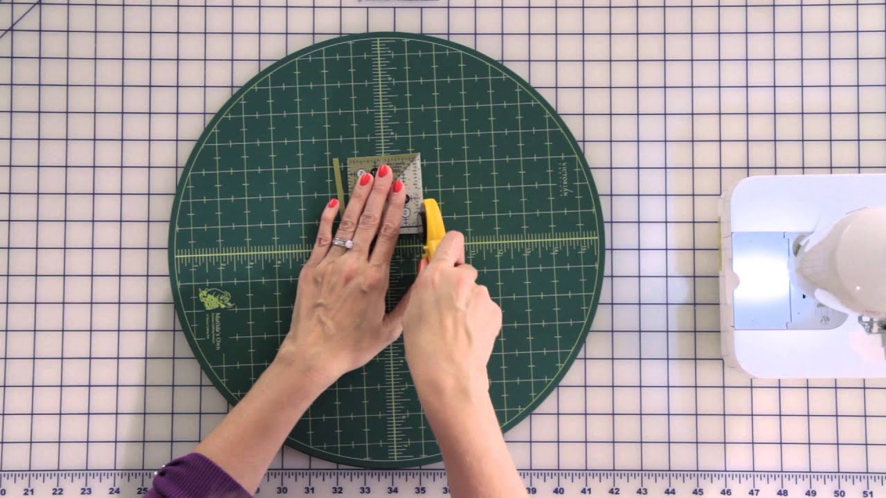 Creative Grids Self-Healing Rotating Rotary Cutting Mat 14in x 14in  CGRMATR14 - Quilting Notions
