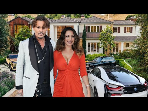 Video: Johnny Depp betaler $ 320,000 for å fly hundene hjemme på en privat jet