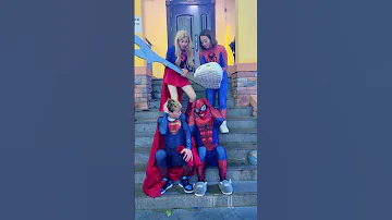 Male Superman Spider Man Is Really Funny Superman Spiderman Supergirl 