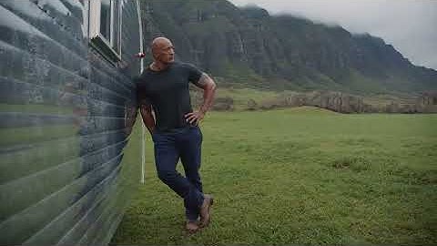 The Rock is in Hawaii 🌺.. having a great photoshoot 🇺🇲🔥✌️ I The Rock Dwayne Johnson