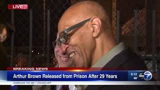 Arthur Brown walks out of Cook County Jail