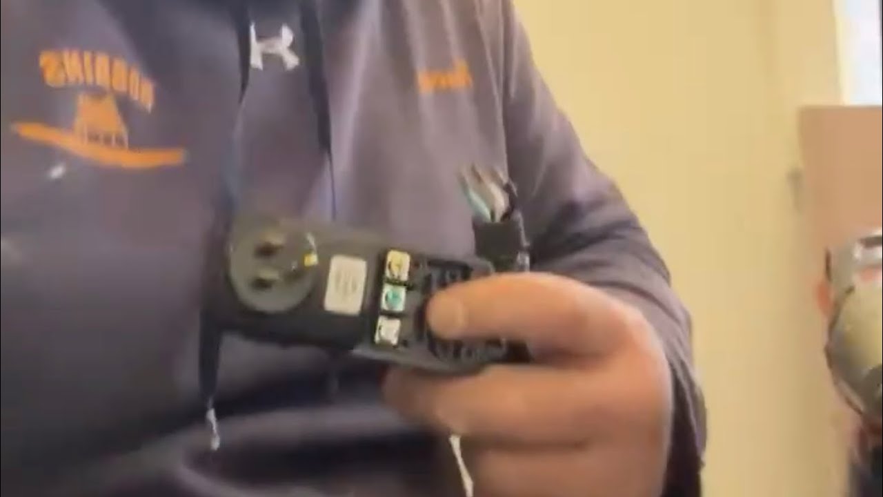 🙏🏼👍🏼🔔🇺🇸🪚🦾Squanto is live! Installing an Auto Reset GFCI Plug 15AMP ...