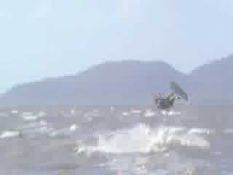 Kitesurfing Australia Townsville with nice jumps a...