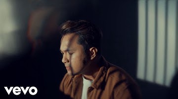 Yogie Nandes - Dihukum Rindu (Official Lyric Video)