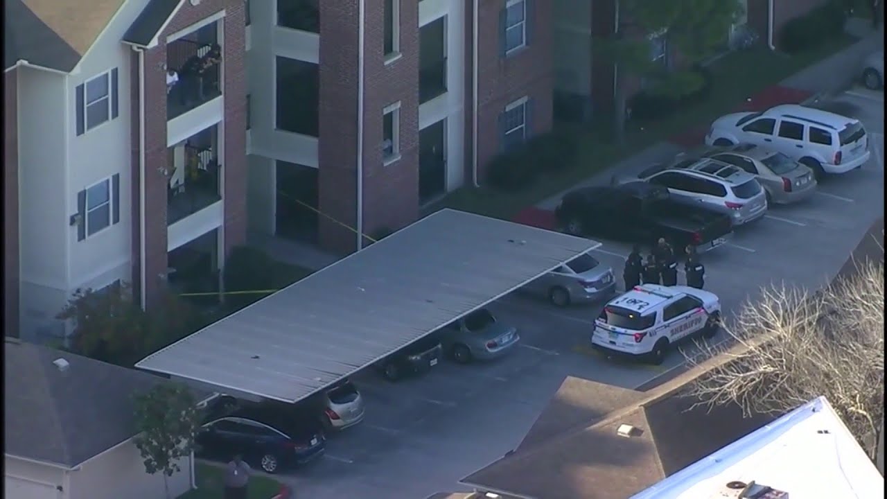 Deputy: Boy accidentally shot by babysitter while taking selfies with gun