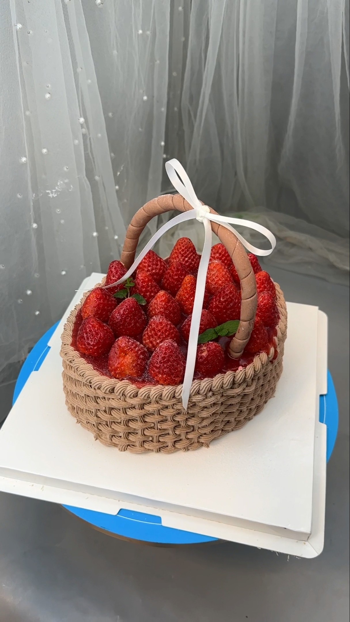Production process Cake coating Technical training Internet celebrity cake Strawberry ? basket ?