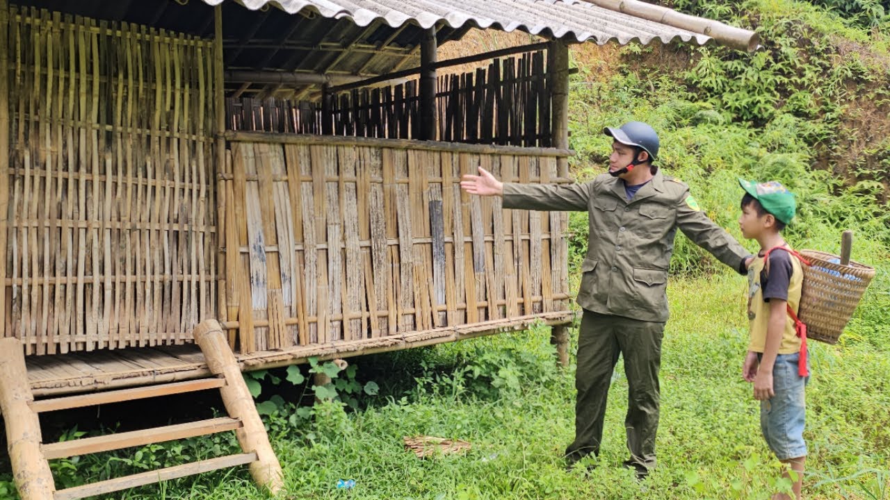 After learning about Nu's situation, the kind policeman gave the orphan boy Nu a hut to live in.