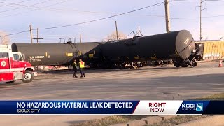 Freight train derails in downtown Sioux City