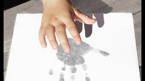 Inkless Hand & Footprint Kit - taking prints