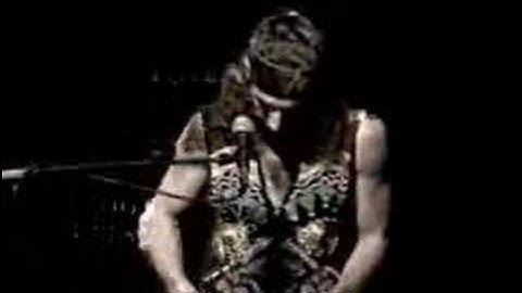 Drumming: SimonPhillips demonstrates practising rudiments