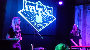 IDER - Does She Even Know