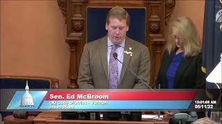 Sen. McBroom opens session with an invocation