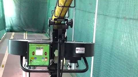 Leverage Cricket Bowling Machine Auto Feeder
