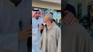 موقف عفوي اثناء تسليم احد الفائزين معنا فى مسابقة اربح مع بيت ابو شعر