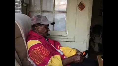 What a blessing 92 years old and her voice is stil...