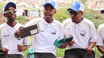 Buyela Ekhaya🥵🔥🙏🏾 | Disktjie handing over soccer boots to Gwijo_avenue | Sponsorship |