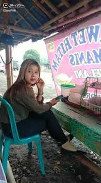 cewek cantik jaga warung es dawet