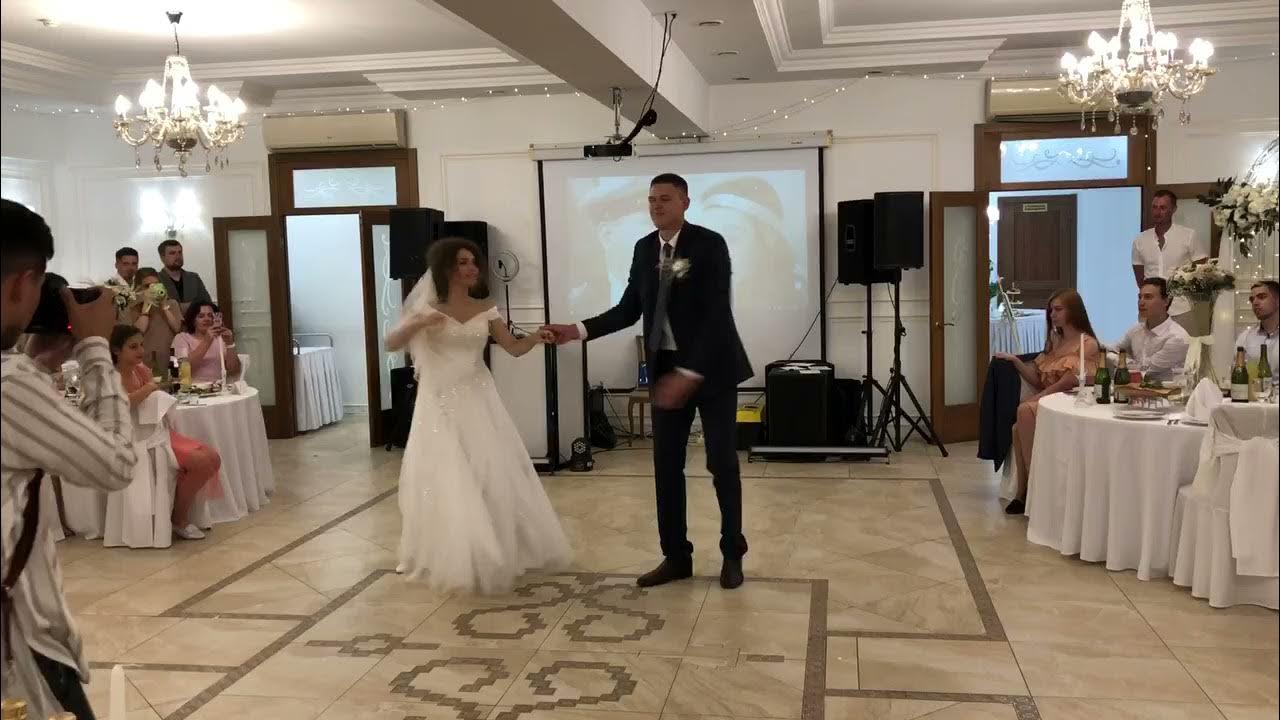 Мы вдвоем свадебный танец. Мы вдвоем танец свадебный. Свадебный танец под песню мы вдвоем. Наргиз вдвоем свадебный танец. Наргиз вдвоем свадебный танец.
